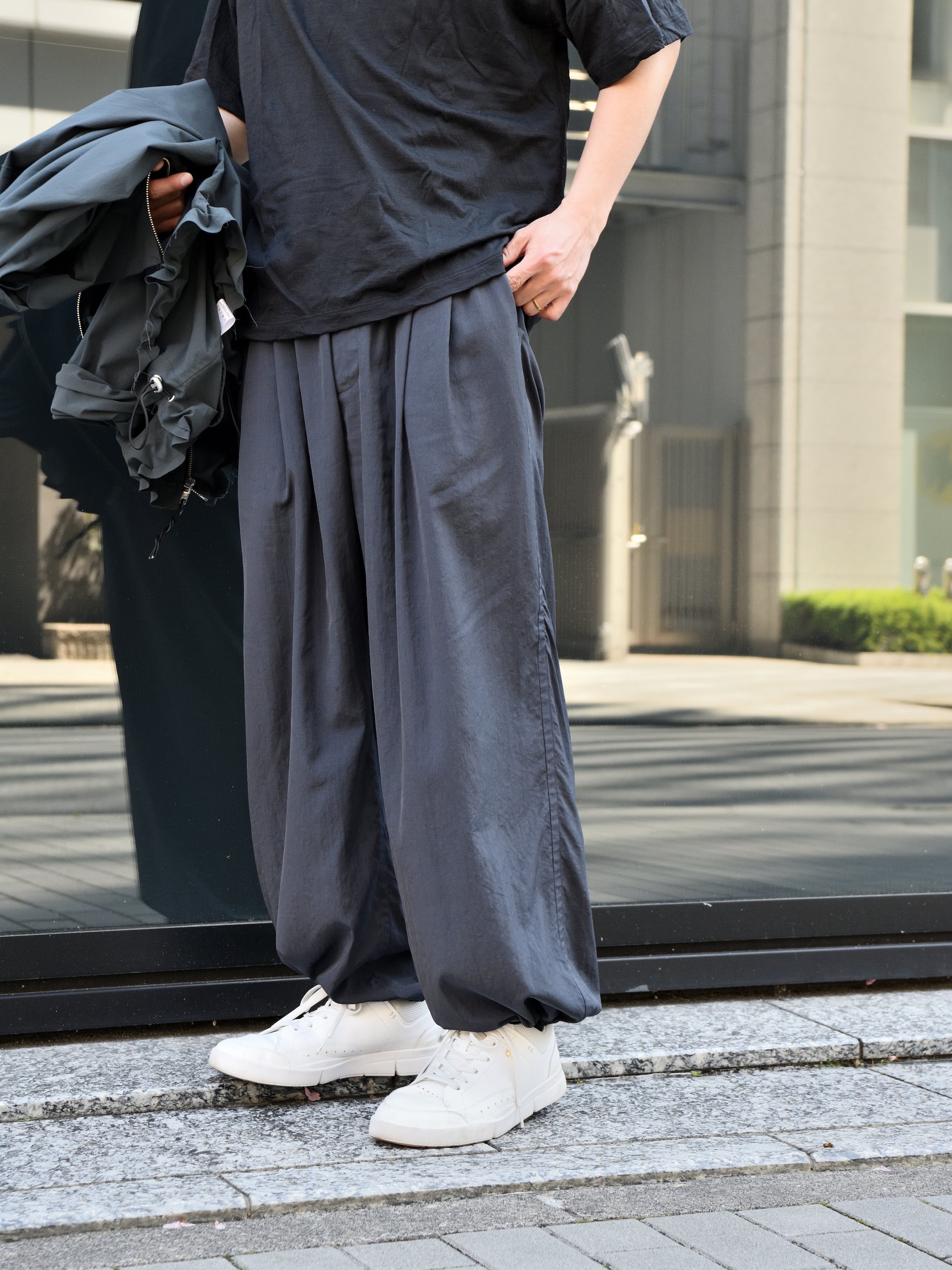 YOKE ヨーク Silk Nylon 2Pleated Easy Pants YK26SS01177P ナイロン シルク スラックス ネイビー 26SS 日本取り扱い 名古屋 丸の内 セレクトショップ THIRD PLACE サードプレイス