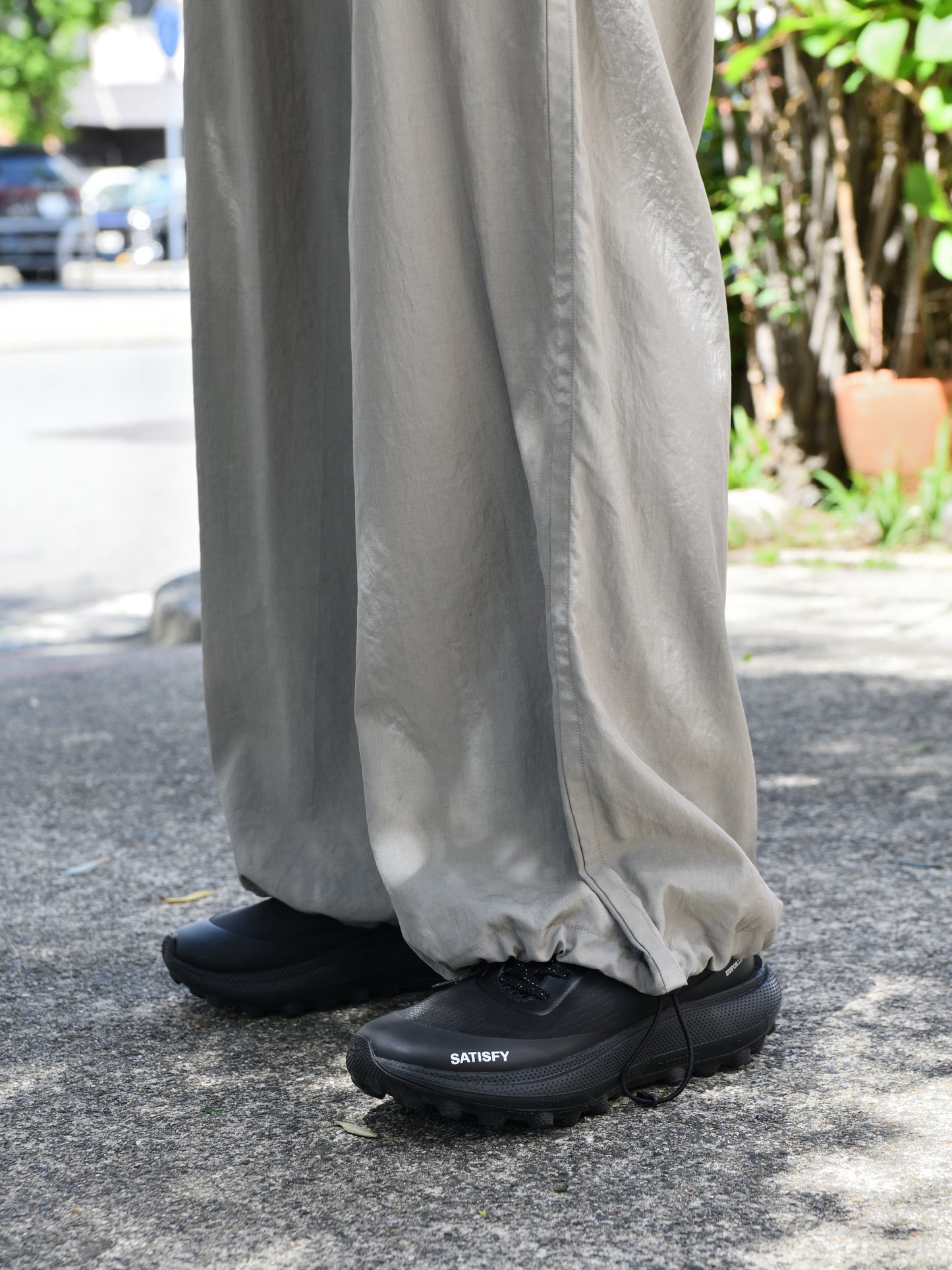 YOKE ヨーク Silk Nylon 2Pleated Easy Pants YK26SS01177P ナイロン シルク スラックス ベージュ 26SS 日本取り扱い 名古屋 丸の内 セレクトショップ THIRD PLACE サードプレイス