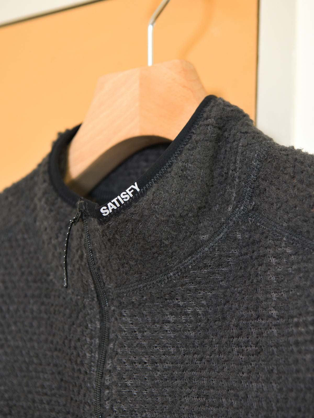 SATISFY サティスファイ FuzzFleece AD Half-Zip PHANTOM 11024-88000 ブラック グレー POLYESTER ポリエステル Polartec ポーラテック フリース インナー インサレーション フランス パリ paris 26FW 日本取り扱い 名古屋 丸の内 セレクトショップ THIRD PLACE サードプレイス