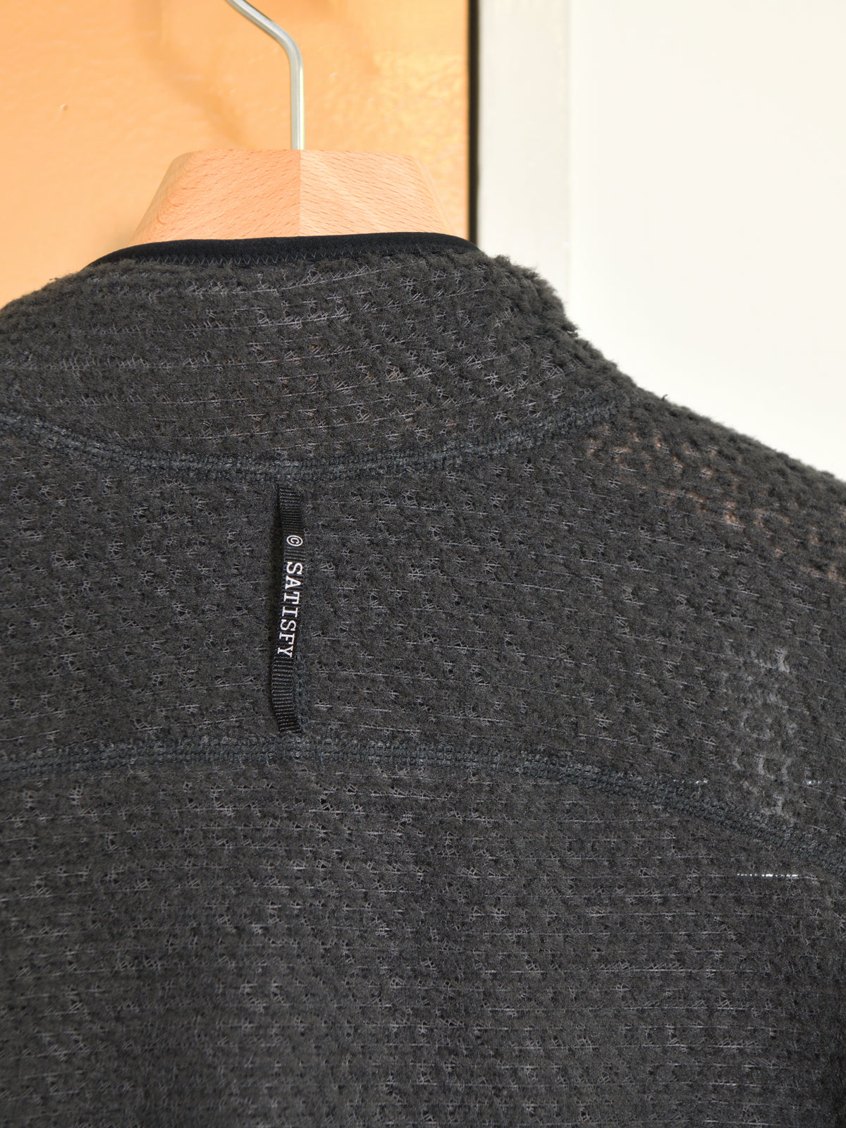 SATISFY サティスファイ FuzzFleece AD Half-Zip PHANTOM 11024-88000 ブラック グレー POLYESTER ポリエステル Polartec ポーラテック フリース インナー インサレーション フランス パリ paris 26FW 日本取り扱い 名古屋 丸の内 セレクトショップ THIRD PLACE サードプレイス