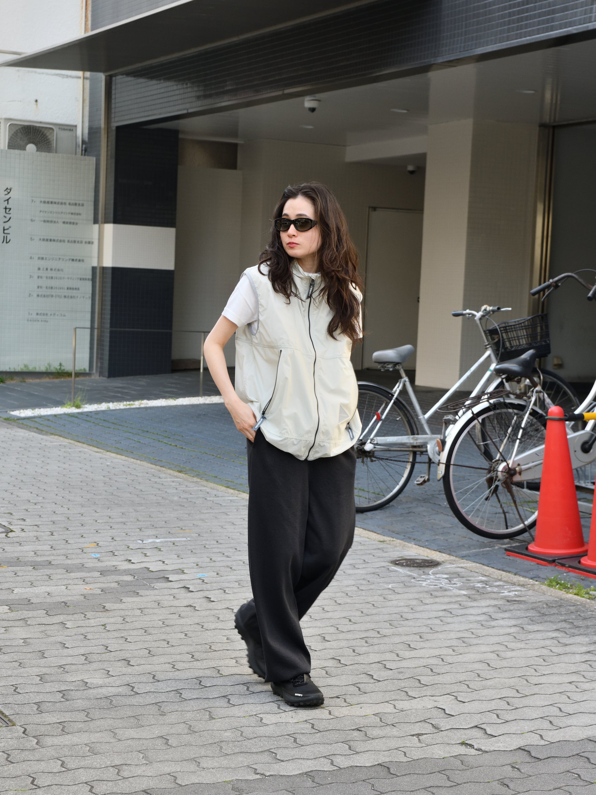 and wander アンドワンダー PERTEX wind vest 574-6121017 ベスト パーテックス アウトドア 快適 lightberge ライトベージュ 日本 名古屋 セレクトショップ THIRD PLACE サードプレイス 名古屋 愛知県 東海 セレクトショップ THIRD PLACE サードプレイス