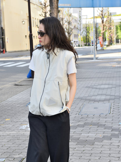 and wander アンドワンダー PERTEX wind vest 574-6121017 ベスト パーテックス アウトドア 快適 lightberge ライトベージュ 日本 名古屋 セレクトショップ THIRD PLACE サードプレイス 名古屋 愛知県 東海 セレクトショップ THIRD PLACE サードプレイス