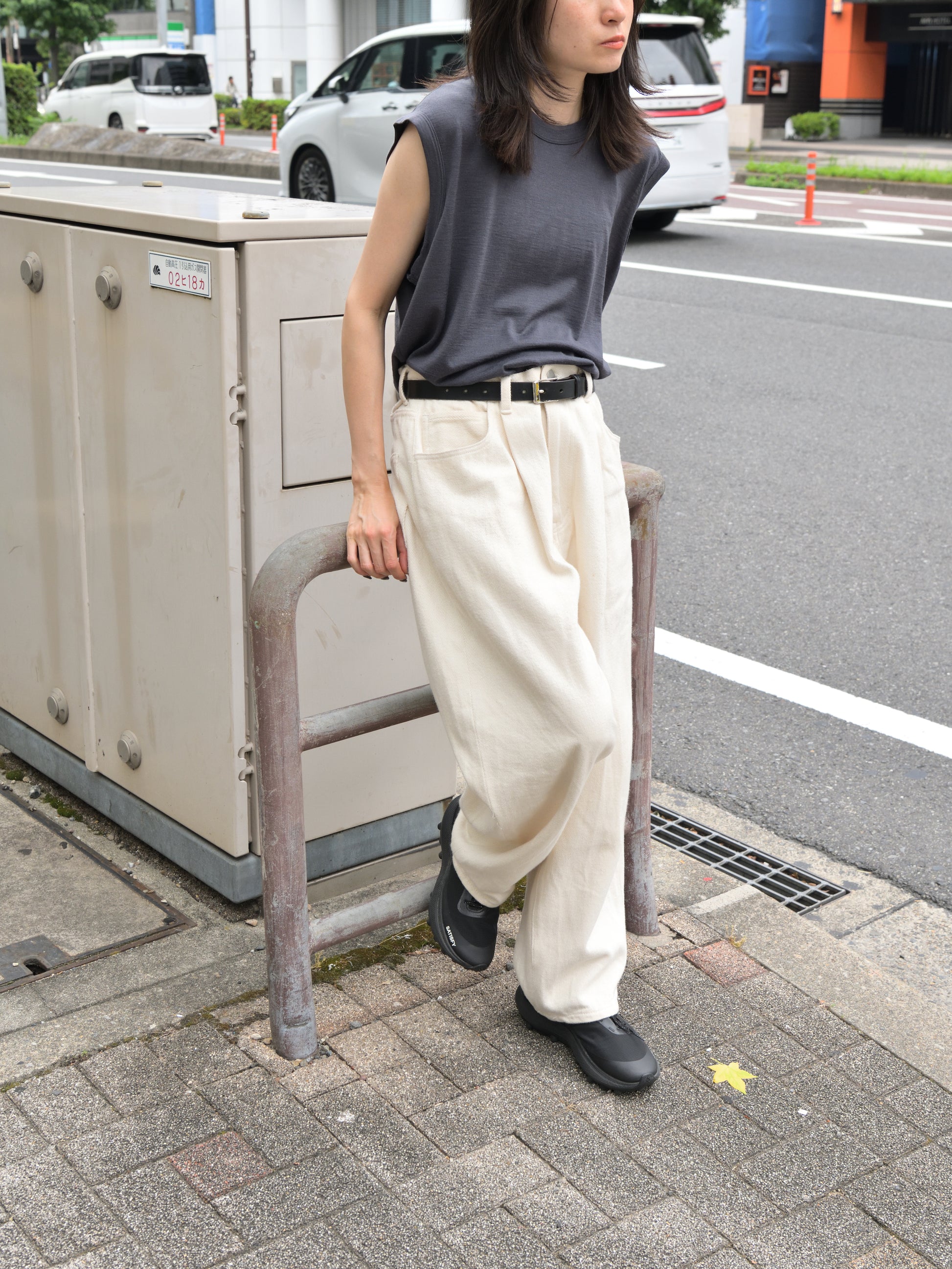 SATISFY サティスファイ THE ROCKER 40002-02000 ランシュー スニーカー JETBLACK ジェットブラック ブラック and wander アンドワンダー merino base Tank Top 574-6964028 メリノウール アウトドア 快適 オフホワイト offwhite チャコール charcoal タンクトップ 日本 名古屋 セレクトショップ THIRD PLACE サードプレイス 名古屋 愛知県 東海 セレクトショップ THIRD PLACE サードプレイス