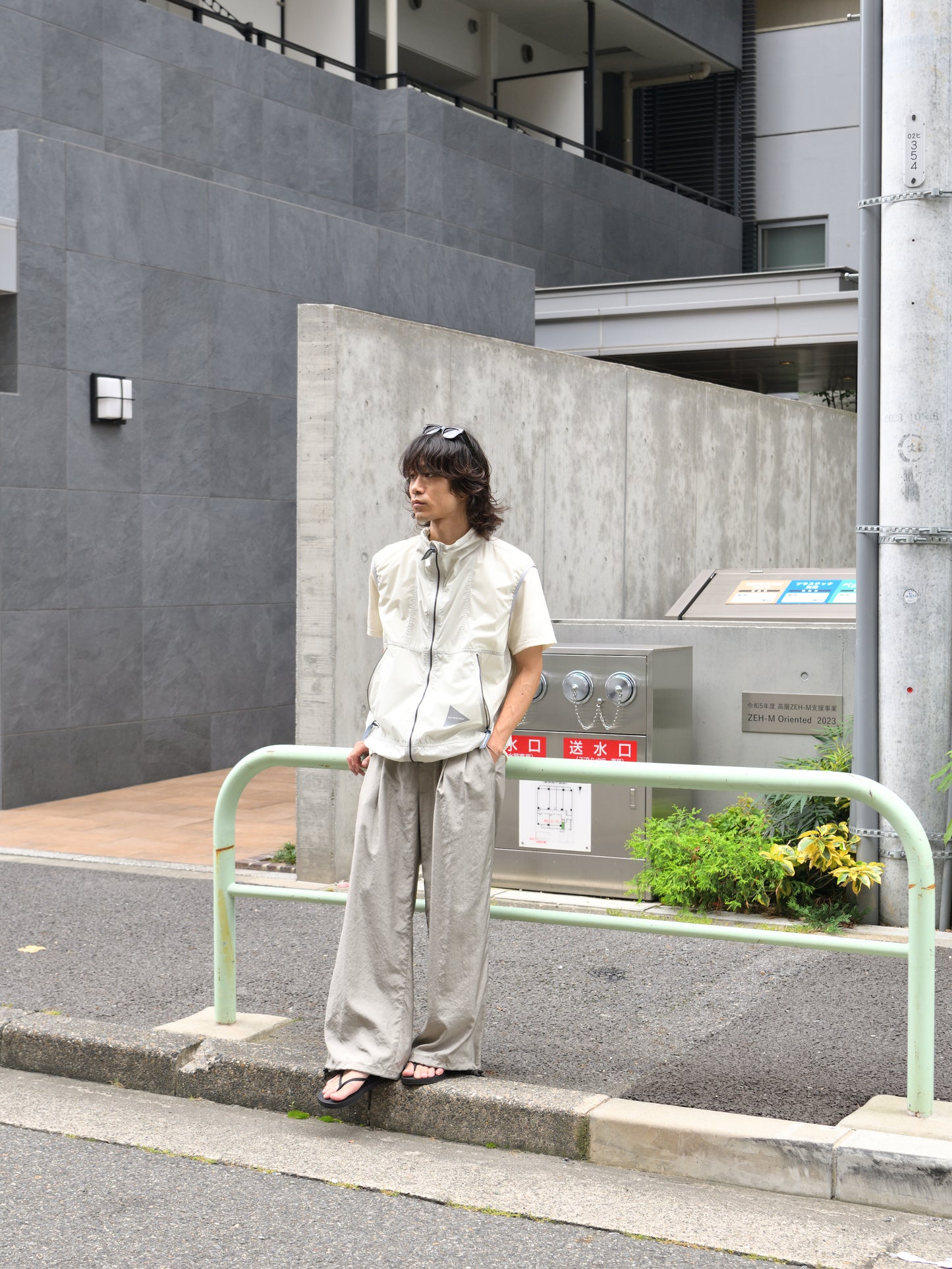 and wander アンドワンダー PERTEX wind vest 574-6121017 ベスト パーテックス アウトドア 快適 lightberge ライトベージュSUNFLOWER サンフラワー NEW BASE SHIRT 5156-1 WIDE TWIST SHORTS ショーツ ホワイト 定番 日本 名古屋 セレクトショップ THIRD PLACE サードプレイス 名古屋 愛知県 東海 セレクトショップ THIRD PLACE サードプレイス