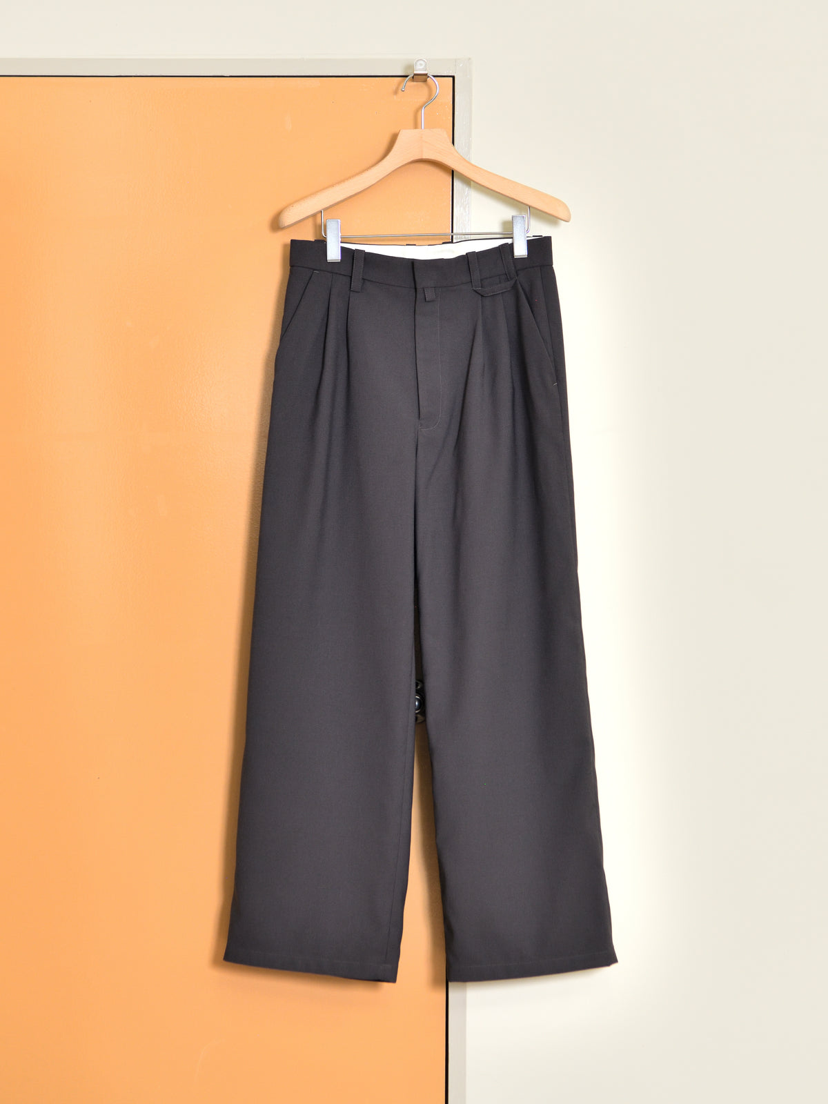 TOZAOU トザオウ Doorman Pants C.GRAY グレー チャコール TOZ-26AW-PA0002 トラウザー パンツ スラックス ポリエステル イージーケア ドアマンパンツ 26AW 愛知県 名古屋 丸の内 セレクトショップ THIRD PLACE サードプレイスト