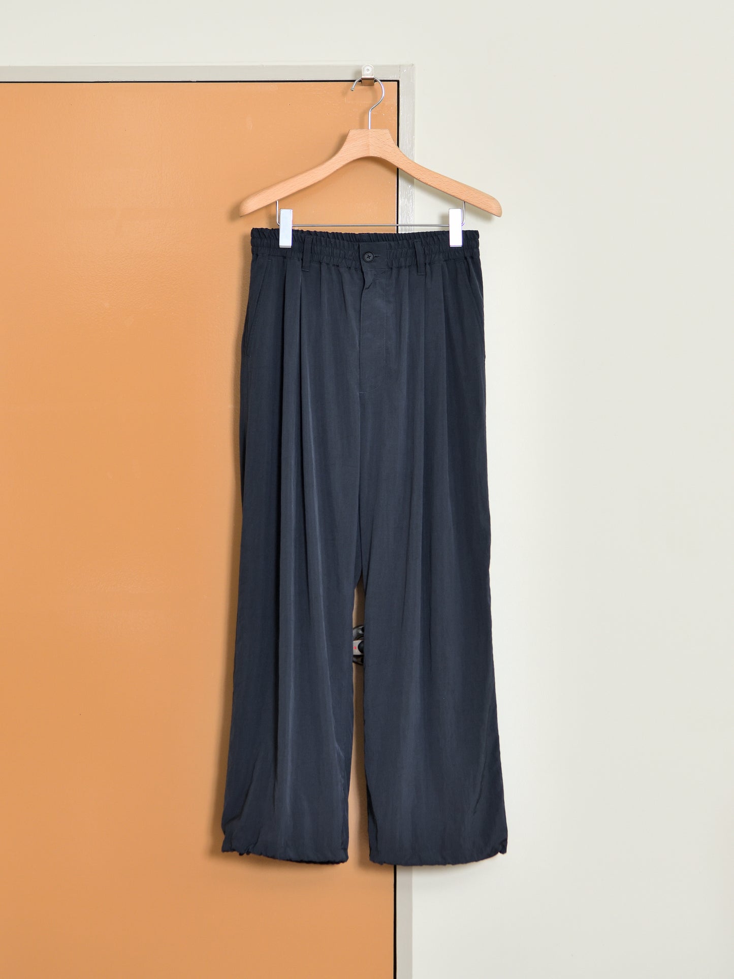 YOKE ヨーク Silk Nylon 2Pleated Easy Pants YK26SS01177P ナイロン シルク スラックス ネイビー 26SS 日本取り扱い 名古屋 丸の内 セレクトショップ THIRD PLACE サードプレイス