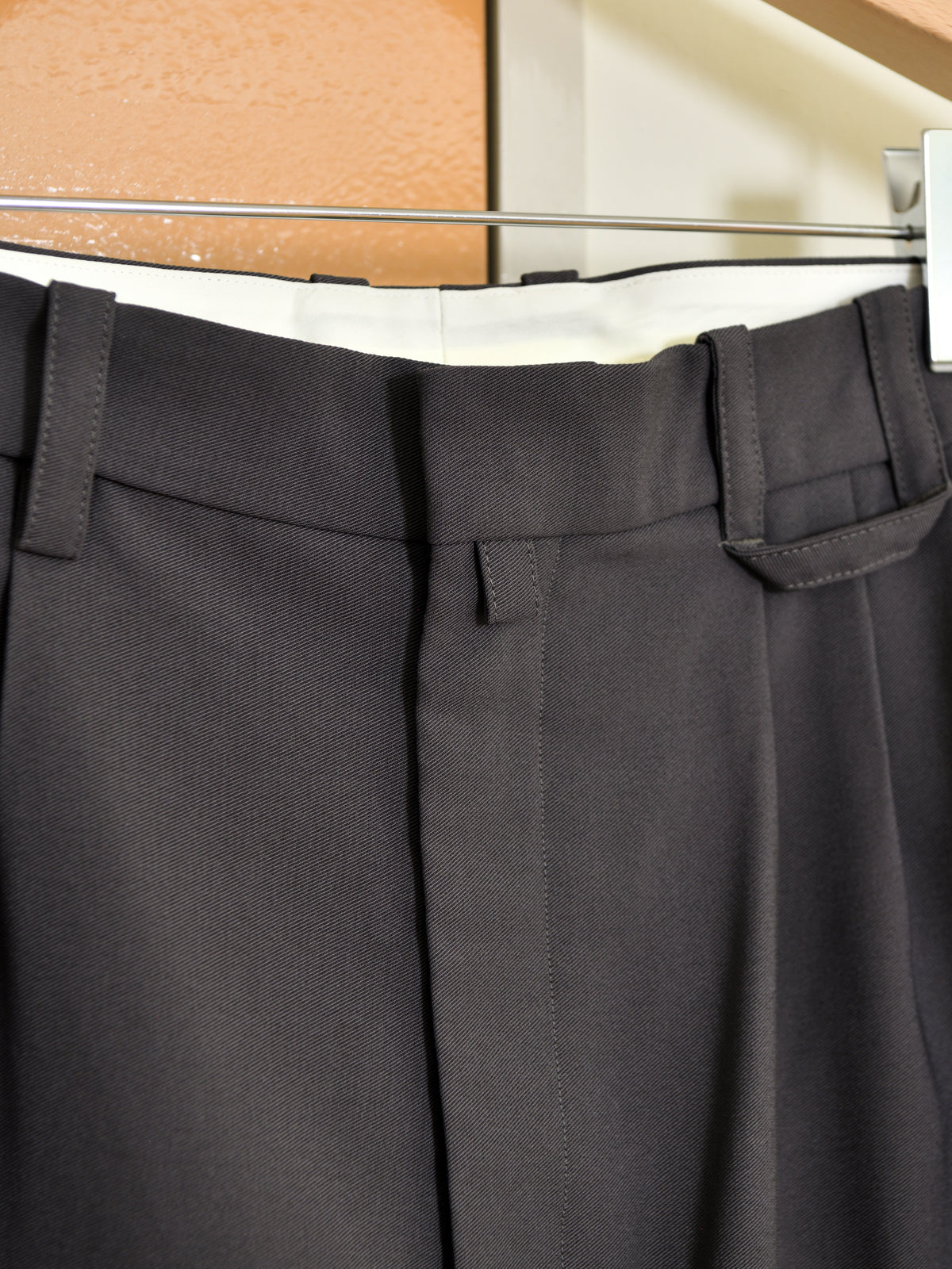 TOZAOU トザオウ Doorman Pants C.GRAY グレー チャコール TOZ-26AW-PA0002 トラウザー パンツ スラックス ポリエステル イージーケア ドアマンパンツ 26AW 愛知県 名古屋 丸の内 セレクトショップ THIRD PLACE サードプレイスト