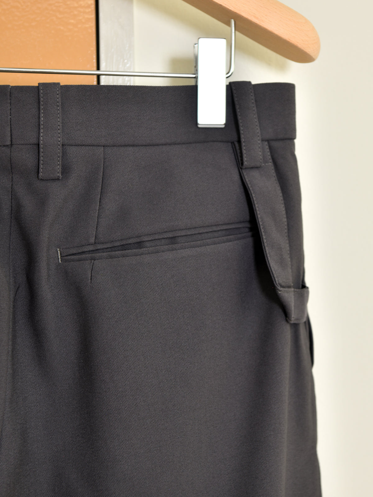 TOZAOU トザオウ Doorman Pants C.GRAY グレー チャコール TOZ-26AW-PA0002 トラウザー パンツ スラックス ポリエステル イージーケア ドアマンパンツ 26AW 愛知県 名古屋 丸の内 セレクトショップ THIRD PLACE サードプレイスト