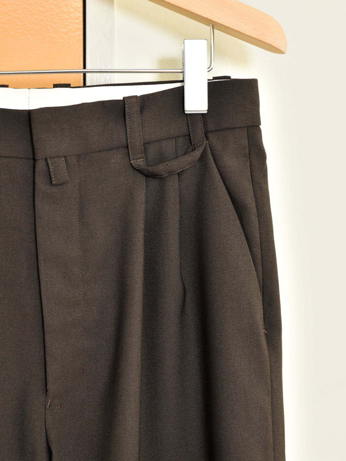 TOZAOU トザオウ Doorman Pants DARK BROWN ブラウン TOZ-26AW-PA0002 トラウザー パンツ スラックス ポリエステル イージーケア ドアマンパンツ 26AW 愛知県 名古屋 丸の内 セレクトショップ THIRD PLACE サードプレイスト