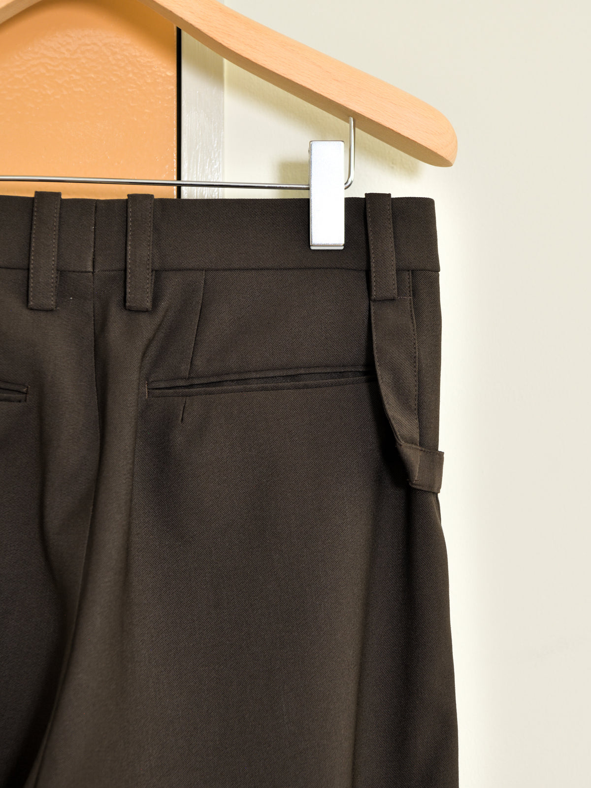 TOZAOU トザオウ Doorman Pants DARK BROWN ブラウン TOZ-26AW-PA0002 トラウザー パンツ スラックス ポリエステル イージーケア ドアマンパンツ 26AW 愛知県 名古屋 丸の内 セレクトショップ THIRD PLACE サードプレイスト