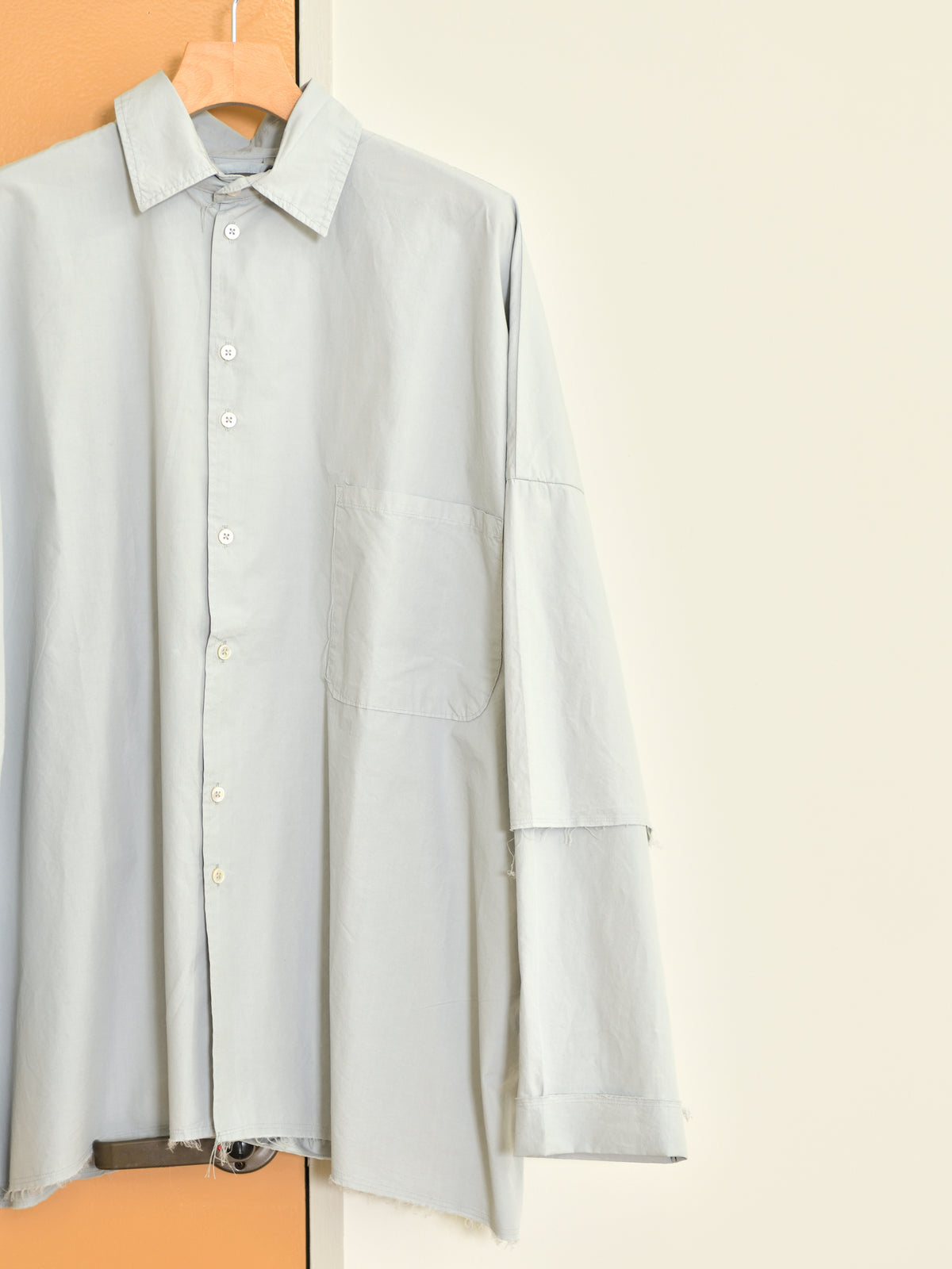 CAMIEL FORTGENS カミエルフォートヘンス DOUBLE SLEEVE SHIRT LIGHT GREY グレー CF.22.04.04.02 シャツ 定番 コットン オランダ 26aw 春夏 日本取り扱い 名古屋 丸の内 セレクトショップ THIRD PLACE サードプレイス