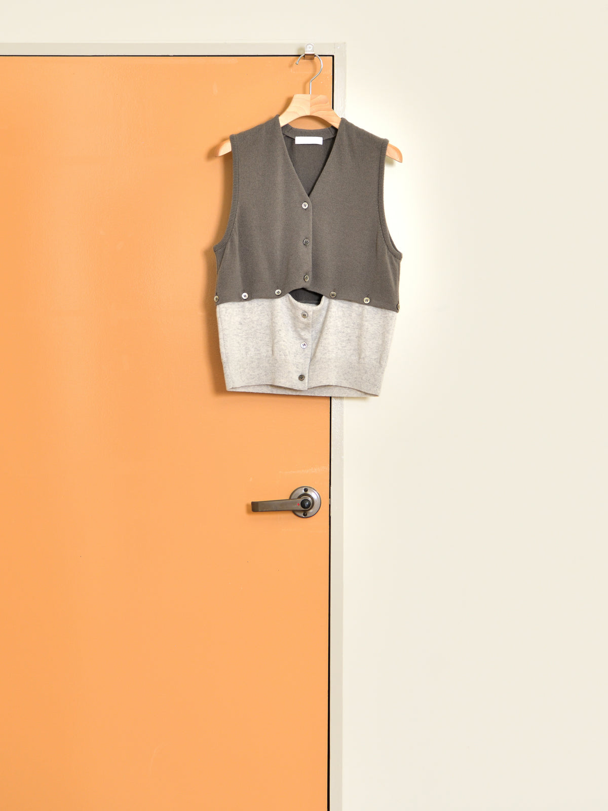 KAYLE ケイル DETACHABLE V KNIT VEST TAUPE L.GRAY K-2106 トープ グレー メリノウール ウール レディース 26FW 日本取り扱い 名古屋 丸の内 セレクトショップ THIRD PLACE サードプレイス
