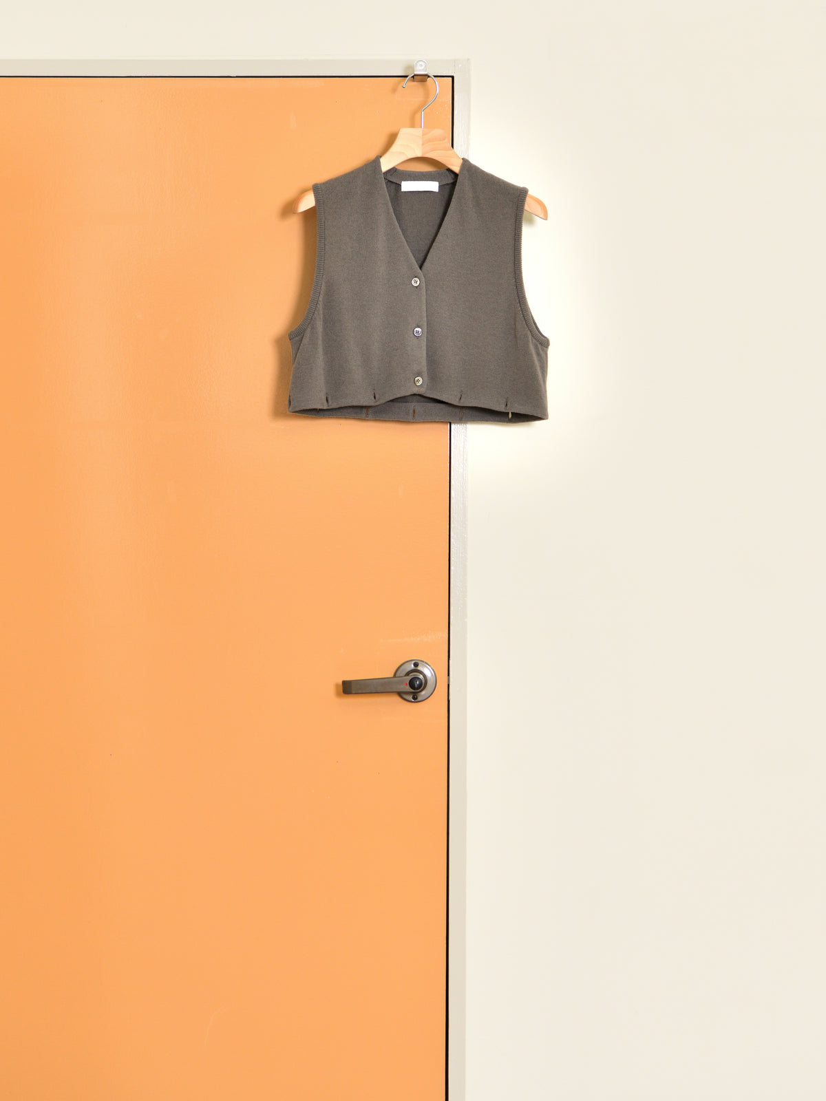 KAYLE ケイル DETACHABLE V KNIT VEST TAUPE L.GRAY K-2106 トープ グレー メリノウール ウール レディース 26FW 日本取り扱い 名古屋 丸の内 セレクトショップ THIRD PLACE サードプレイス