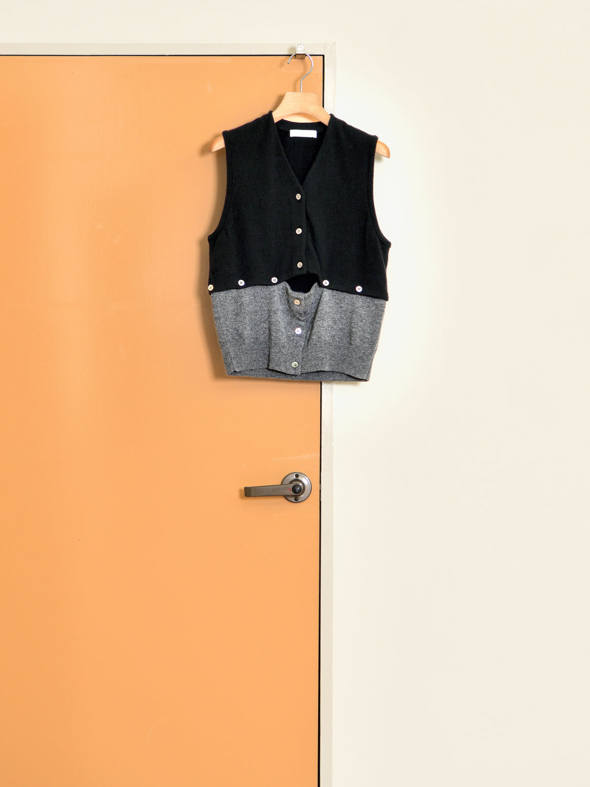 KAYLE ケイル DETACHABLE V KNIT VEST BLACK CHARCOAL K-2106 ブラック チャコール ベスト メリノウール ウール レディース 26FW 日本取り扱い 名古屋 丸の内 セレクトショップ THIRD PLACE サードプレイス