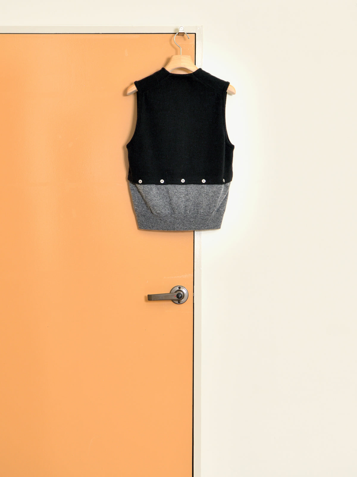 KAYLE ケイル DETACHABLE V KNIT VEST BLACK CHARCOAL K-2106 ブラック チャコール ベスト メリノウール ウール レディース 26FW 日本取り扱い 名古屋 丸の内 セレクトショップ THIRD PLACE サードプレイス