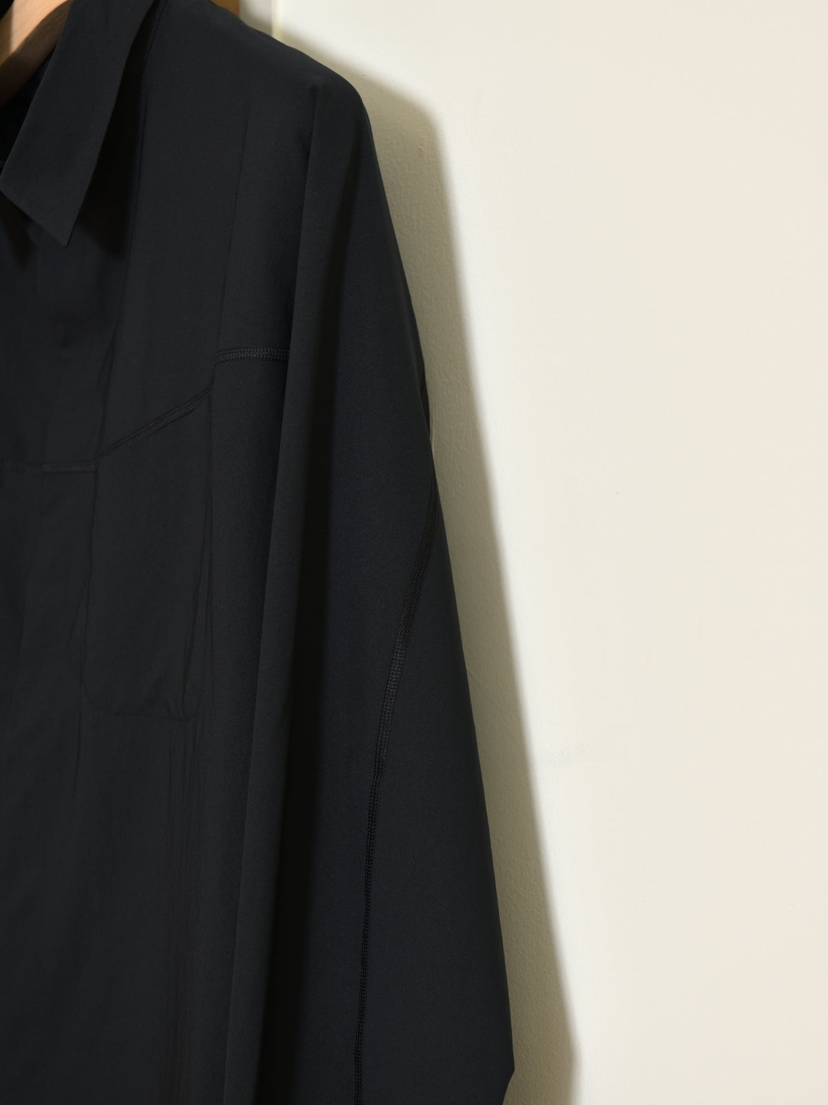 SATISFY サティスファイ Peace Shell River Shirt BLACK 黒 ポリエステル シャツ スナップボタン ランニング レギュラーカラー アウトドア 26FW 日本取り扱い 名古屋 丸の内 セレクトショップ THIRD PLACE サードプレイス