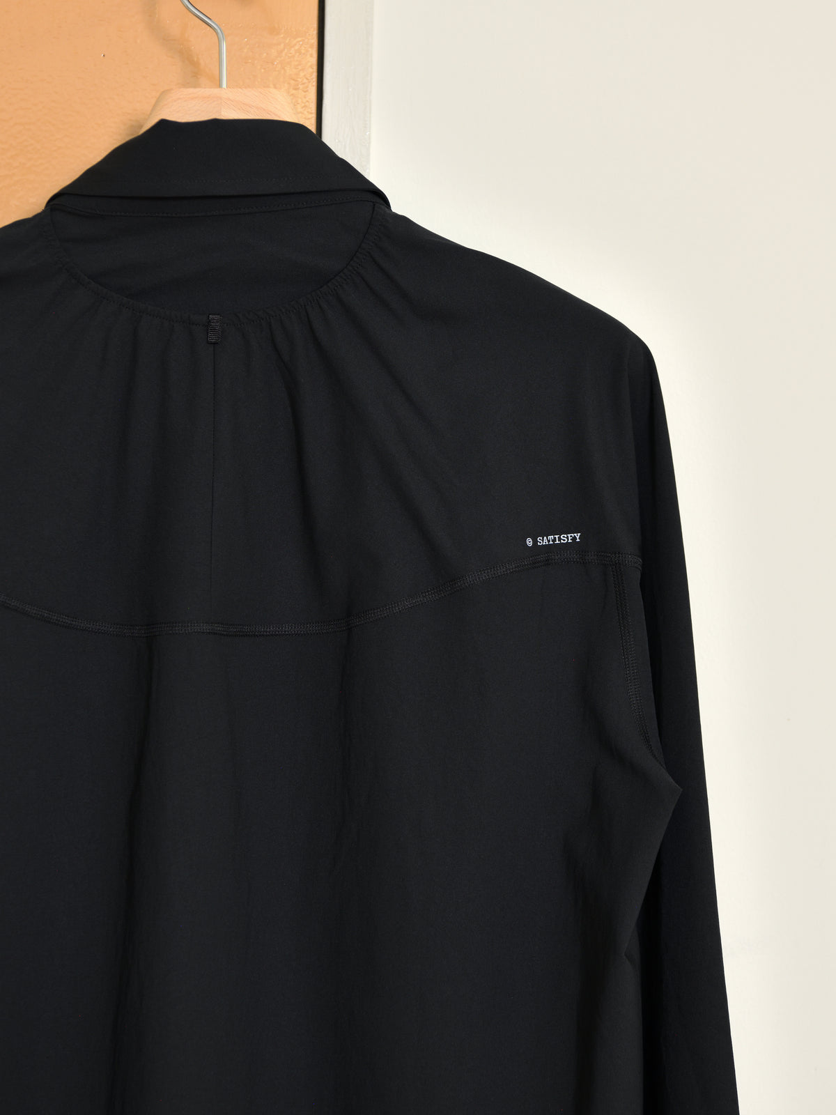 SATISFY サティスファイ Peace Shell River Shirt BLACK 黒 ポリエステル シャツ スナップボタン ランニング レギュラーカラー アウトドア 26FW 日本取り扱い 名古屋 丸の内 セレクトショップ THIRD PLACE サードプレイス