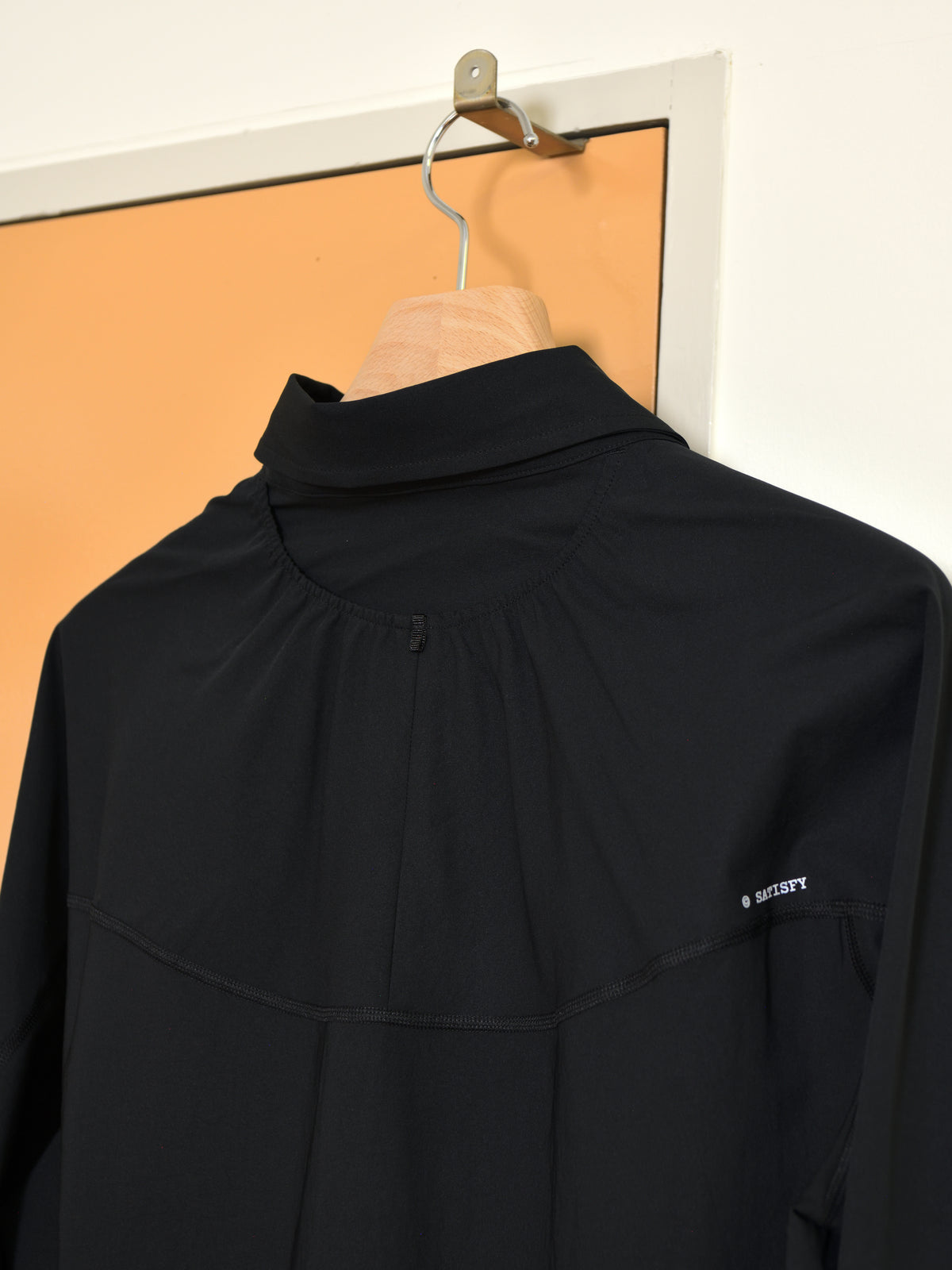 SATISFY サティスファイ Peace Shell River Shirt BLACK 黒 ポリエステル シャツ スナップボタン ランニング レギュラーカラー アウトドア 26FW 日本取り扱い 名古屋 丸の内 セレクトショップ THIRD PLACE サードプレイス