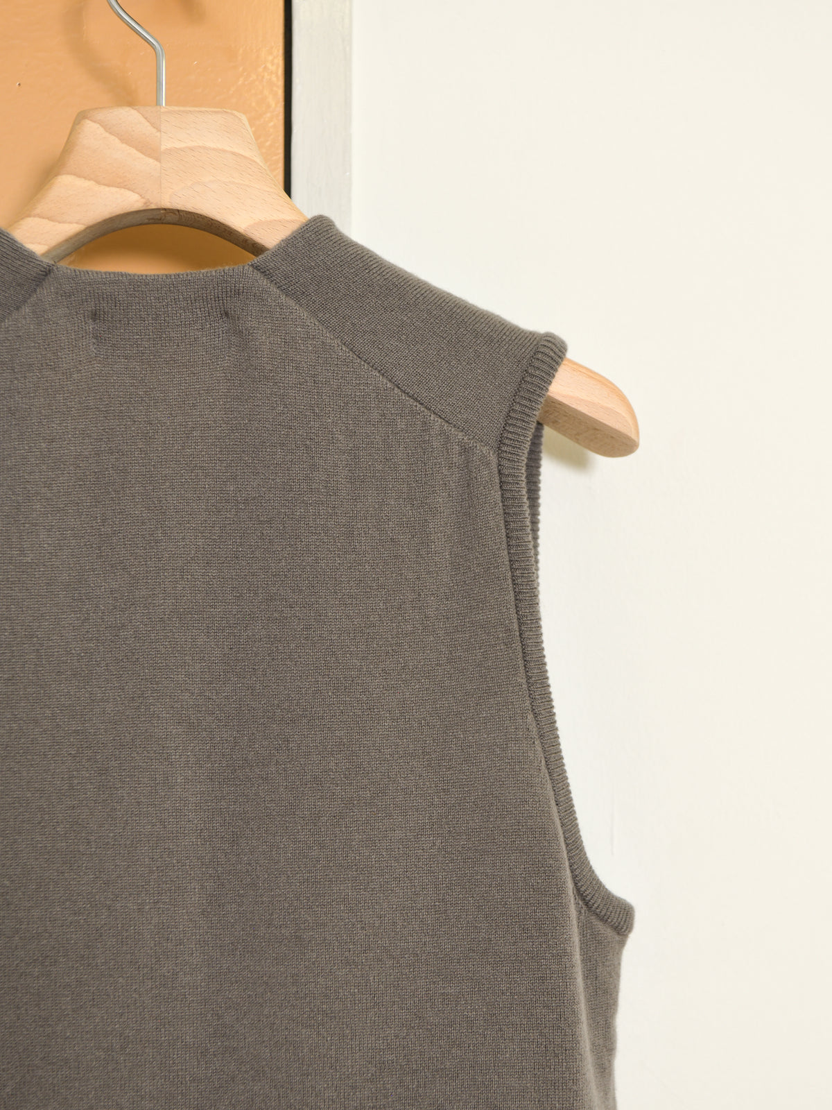 KAYLE ケイル DETACHABLE V KNIT VEST TAUPE L.GRAY K-2106 トープ グレー メリノウール ウール レディース 26FW 日本取り扱い 名古屋 丸の内 セレクトショップ THIRD PLACE サードプレイス