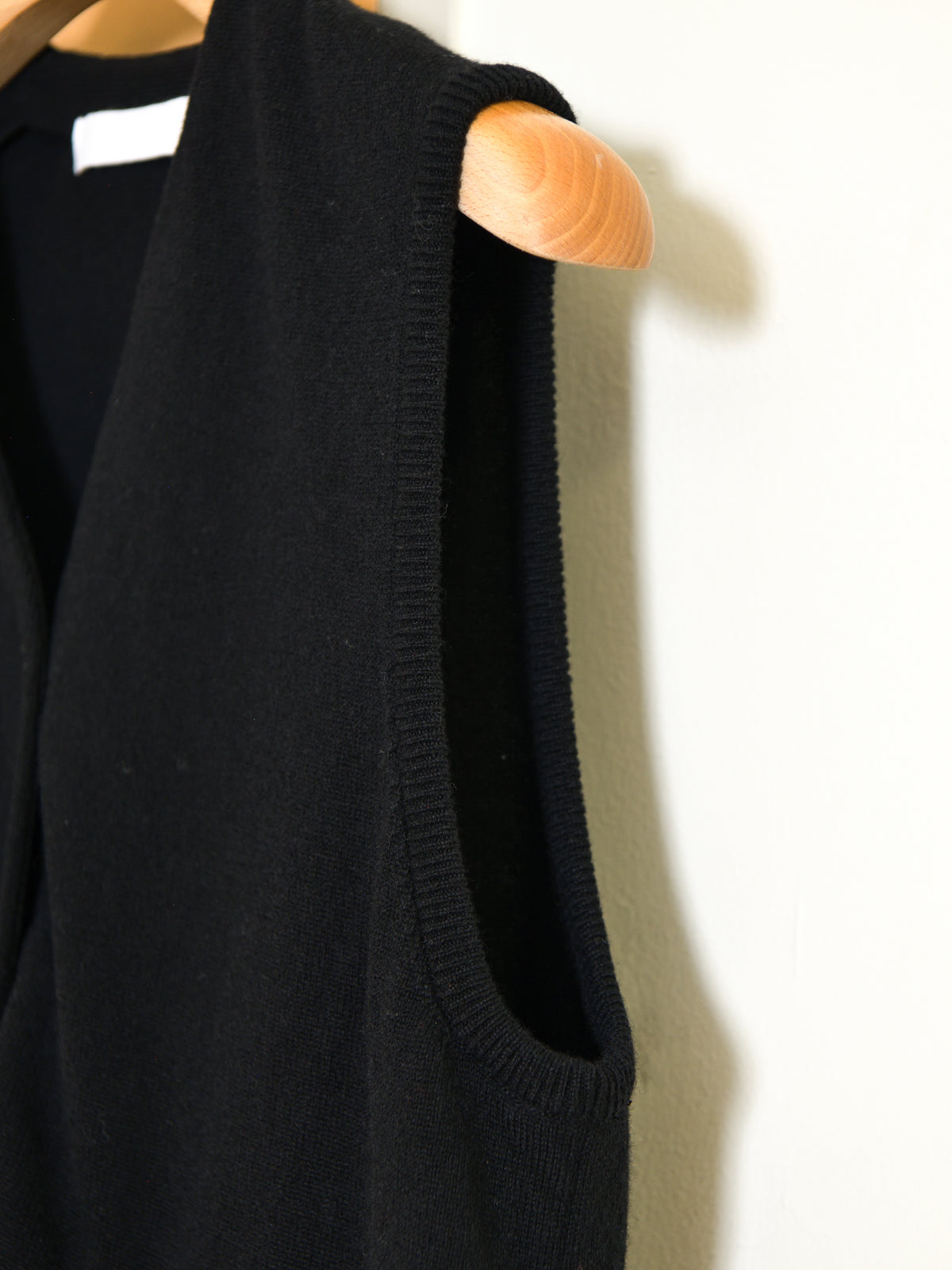 KAYLE ケイル DETACHABLE V KNIT VEST BLACK CHARCOAL K-2106 ブラック チャコール ベスト メリノウール ウール レディース 26FW 日本取り扱い 名古屋 丸の内 セレクトショップ THIRD PLACE サードプレイス