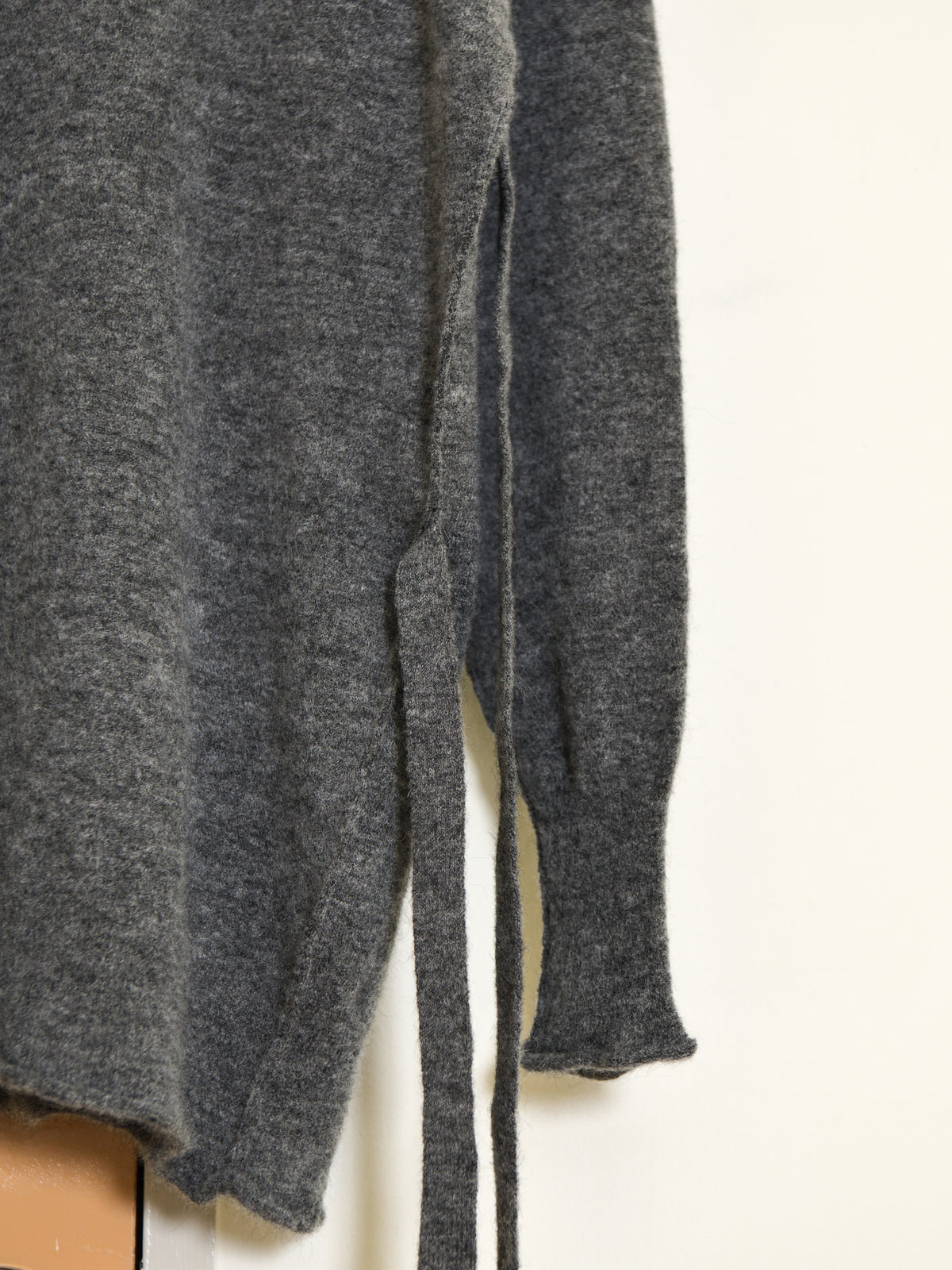 rus ルース KARAMU sweater GRAPHITE RU26AW021B グラファイト チャコール グレー カシミア アルパカ スペイン レディース 26FW 日本取り扱い 名古屋 丸の内 セレクトショップ THIRD PLACE サードプレイス