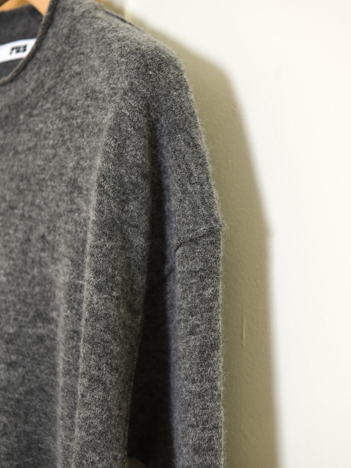 rus ルース KARAMU sweater GRAPHITE RU26AW021B グラファイト チャコール グレー カシミア アルパカ スペイン レディース 26FW 日本取り扱い 名古屋 丸の内 セレクトショップ THIRD PLACE サードプレイス