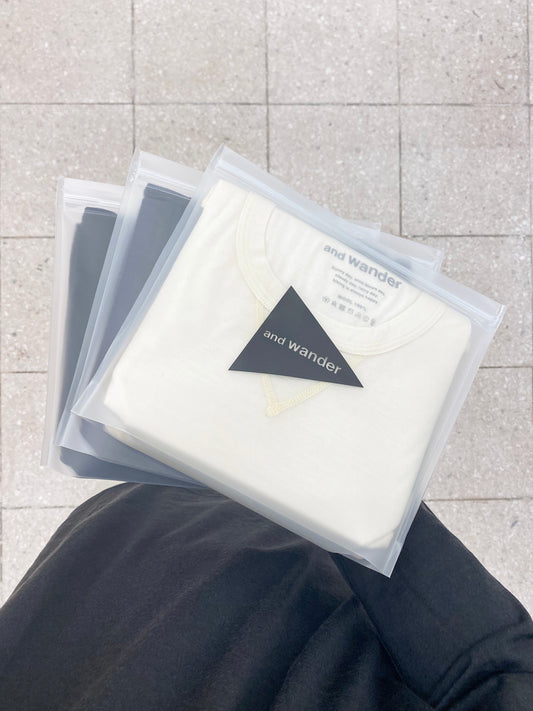 and wander アンドワンダー merino base LS T 574-6964026 メリノウール アウトドア 快適 オフホワイト offwhite 日本 名古屋 セレクトショップ THIRD PLACE サードプレイス 名古屋 愛知県 東海 セレクトショップ THIRD PLACE サードプレイス